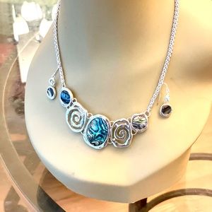 Fashion necklace with earrings